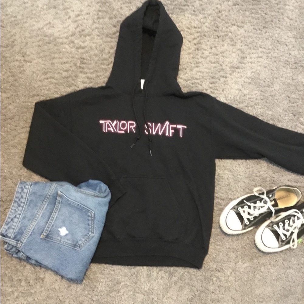 TAYLOR SWIFT 1989 WORLD TOUR HOODIE!